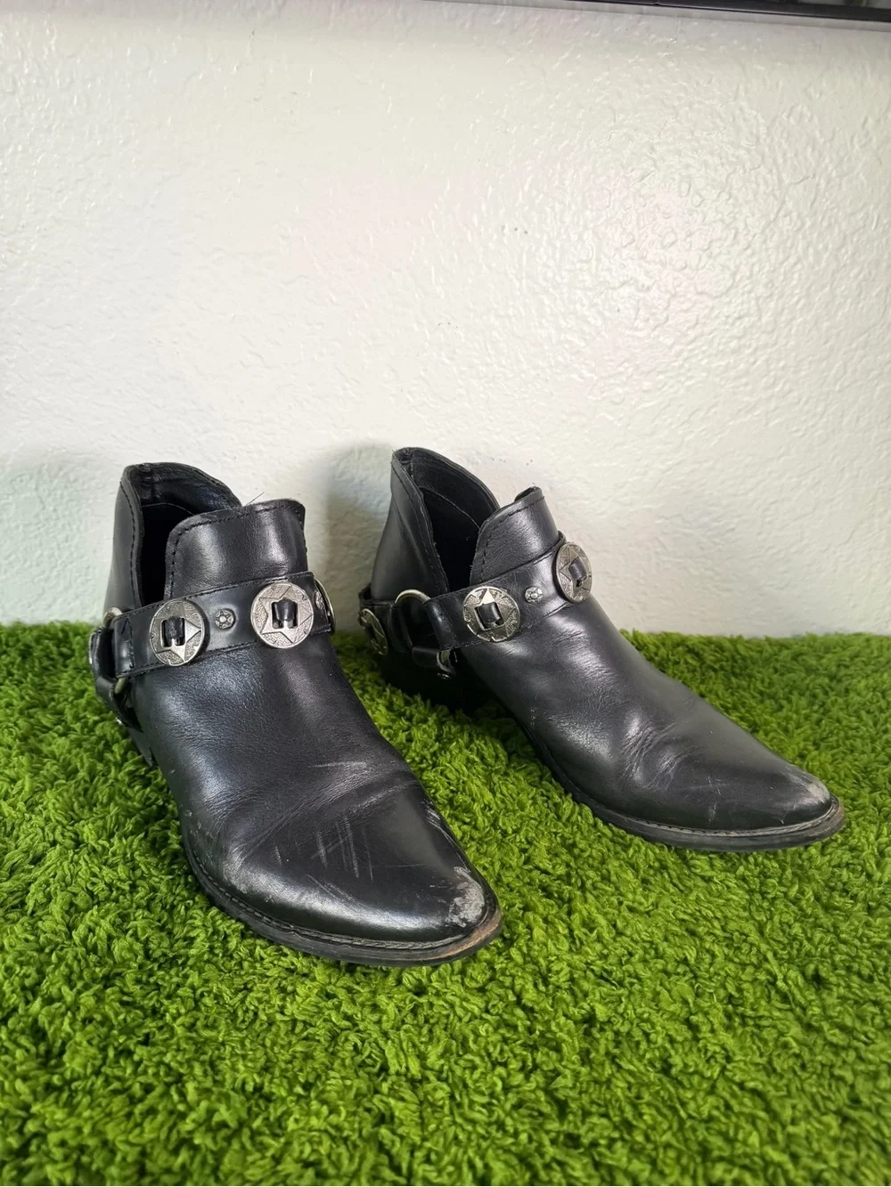 Steve Madden Aces Black Leather Ankle Booties